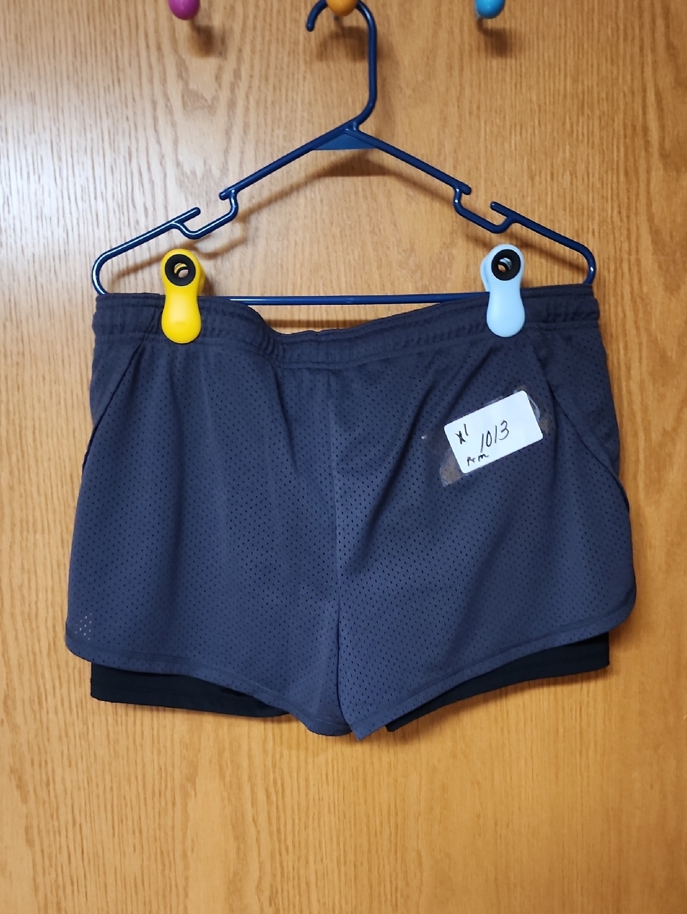 Champion Women’s Charcoal Gray Double-Layer Athletic Shorts Xl number 1013